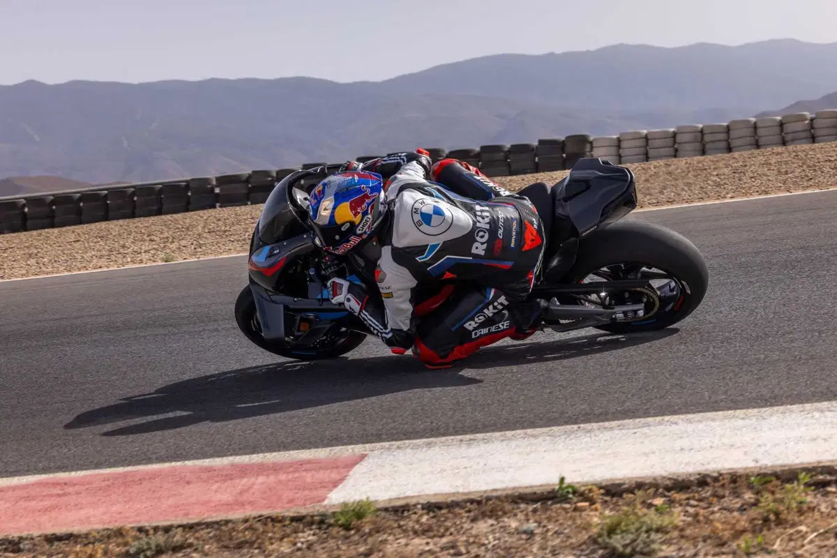Nuove BMW M 1000 RR 2025, BMW S 1000 RR 2025 [GALLERY] (4)
