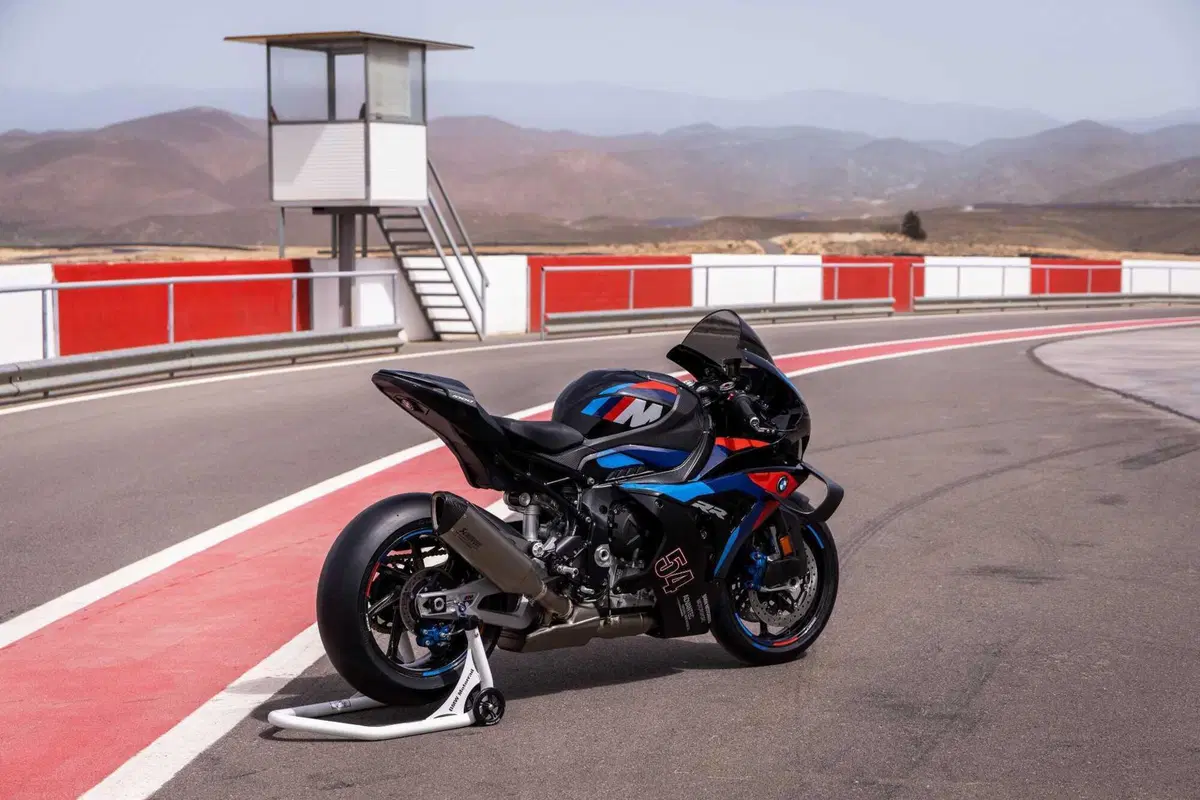 Nuove BMW M 1000 RR 2025, BMW S 1000 RR 2025 [GALLERY] (10)