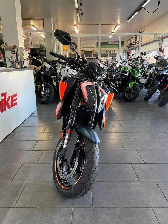 KTM 1290 Super Duke R (2021) (2)