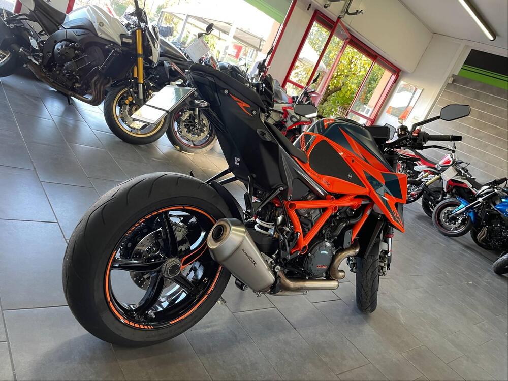 KTM 1290 Super Duke R (2021) (4)