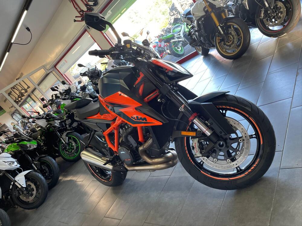 KTM 1290 Super Duke R (2021) (5)