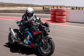 la nuova BMW M1000R 2025