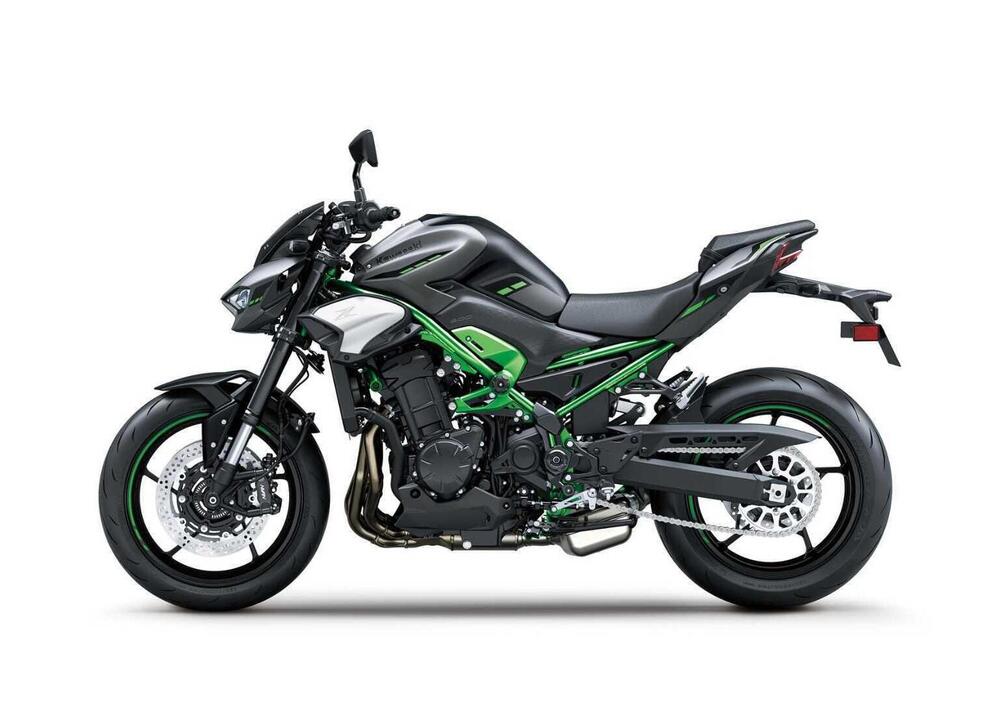 Kawasaki Z 900 (2025) (4)