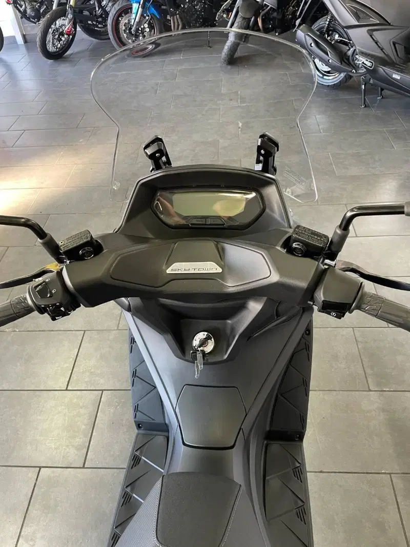 Kymco Skytown 125i (2024 - 26) (7)