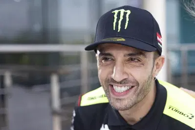 MotoGP 2024. GP della Malesia. Andrea Iannone racconta i retroscena: "Ho detto s&igrave; a Vale senza pensarci. Ieri mi hanno spiegato un po' la moto ed ho chiesto: "Dove si guida?"