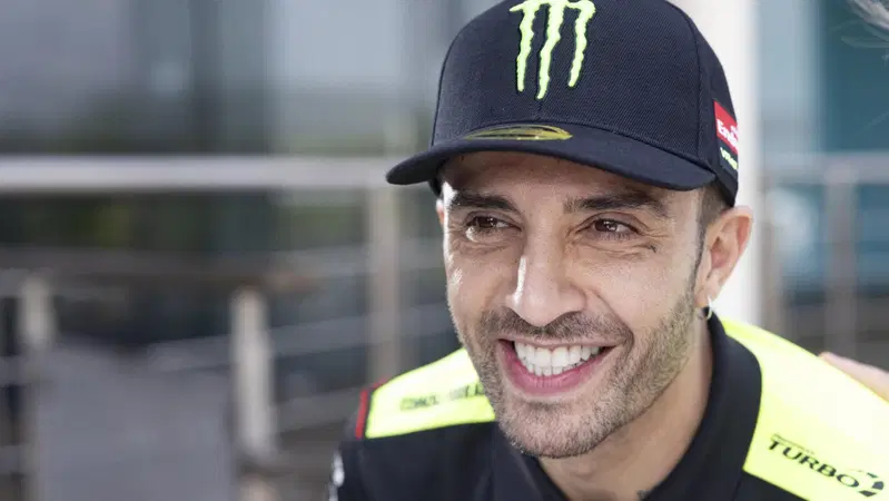 MotoGP 2024. GP della Malesia. Andrea Iannone racconta i retroscena: "Ho detto s&igrave; a Vale senza pensarci. Ieri mi hanno spiegato un po' la moto ed ho chiesto: "Dove si guida?"