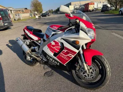 Yamaha YZF 750 R usata