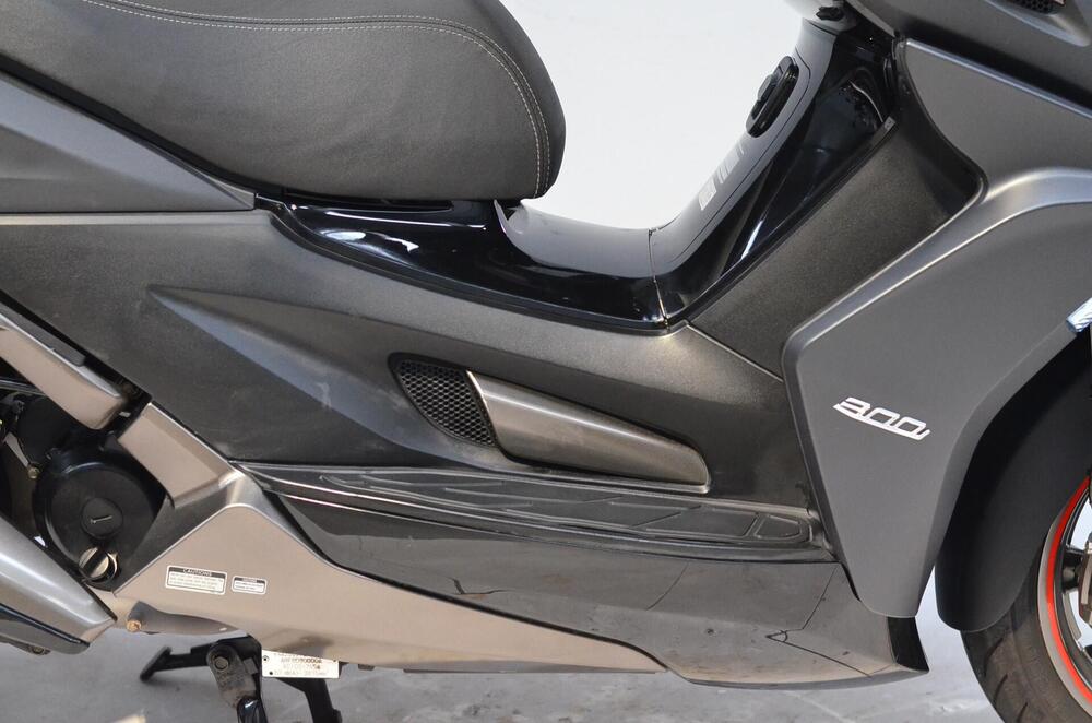 Kymco K-Xct 300i ABS (2012 - 17) (3)