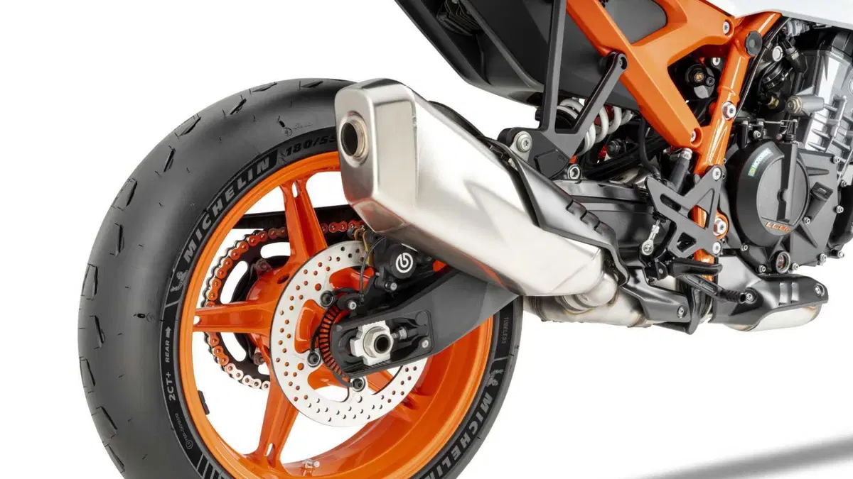 KTM 990 Duke 990 Duke R (2026) (9)