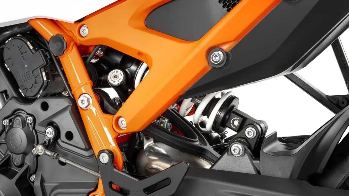 KTM 990 Duke 990 Duke R (2026) (11)