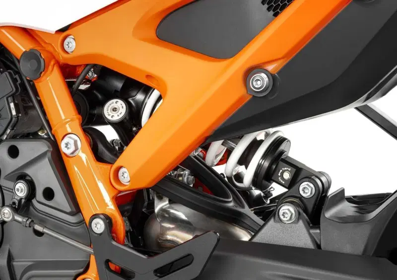 KTM 990 Duke 990 Duke R (2026) (11)
