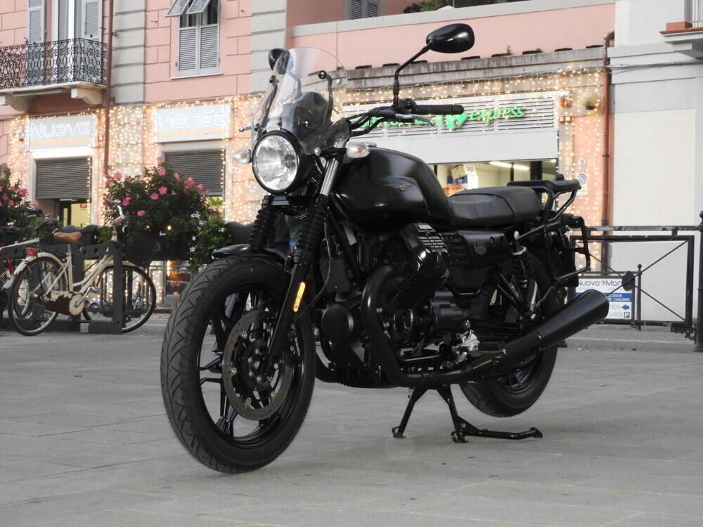 Moto Guzzi V7 III Stone (2017 - 20) (3)