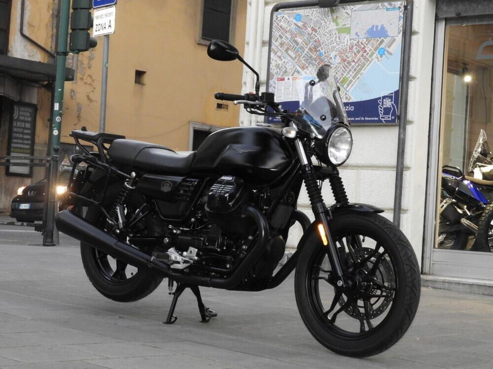 Moto Guzzi V7 III Stone (2017 - 20) (2)