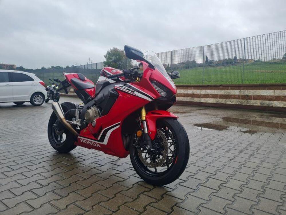 Honda CBR 1000 RR Fireblade (2017 - 19) (2)