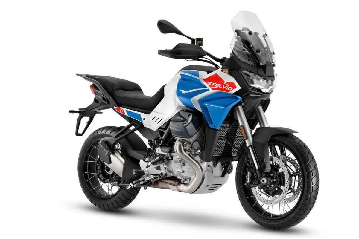 Il Passo dello Stelvio compie 200 anni: Moto Guzzi porta a EICMA la Stelvio Duecento Tributo (4)