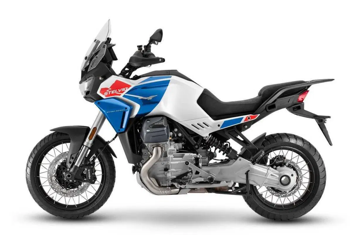 Il Passo dello Stelvio compie 200 anni: Moto Guzzi porta a EICMA la Stelvio Duecento Tributo (6)