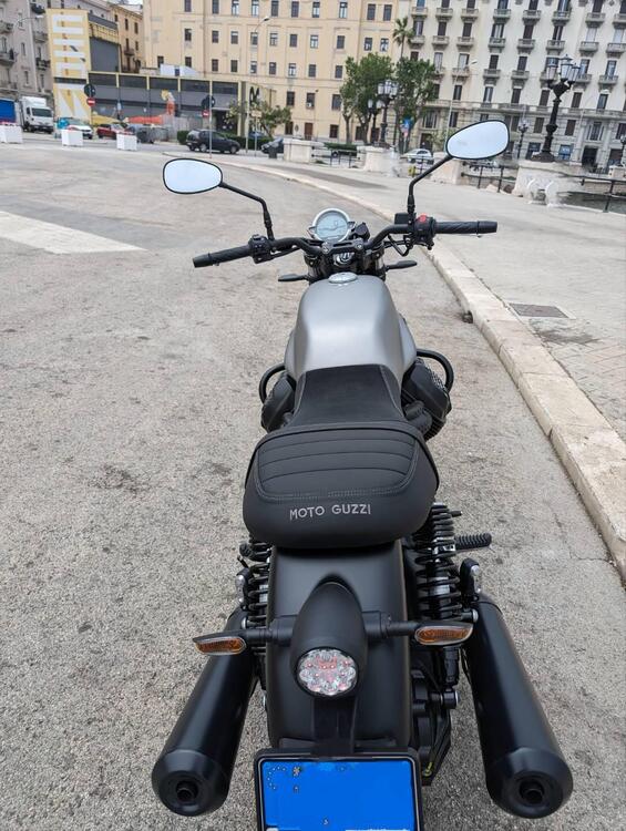 Moto Guzzi V7 Stone (2021 - 24) (2)