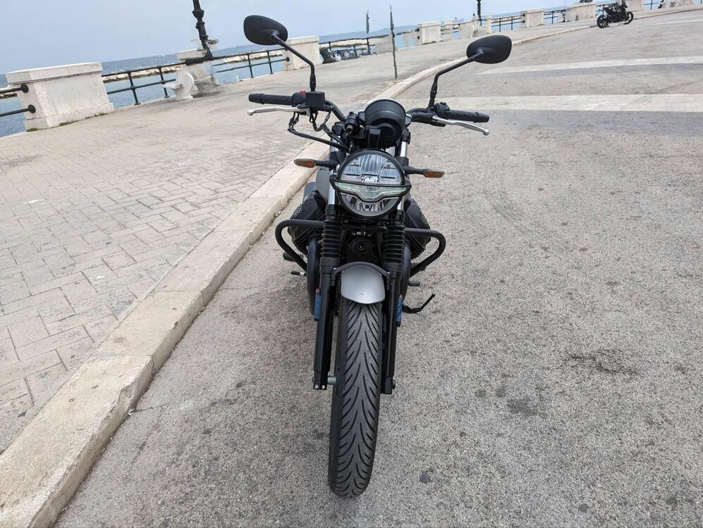 Moto Guzzi V7 Stone (2021 - 24) (3)