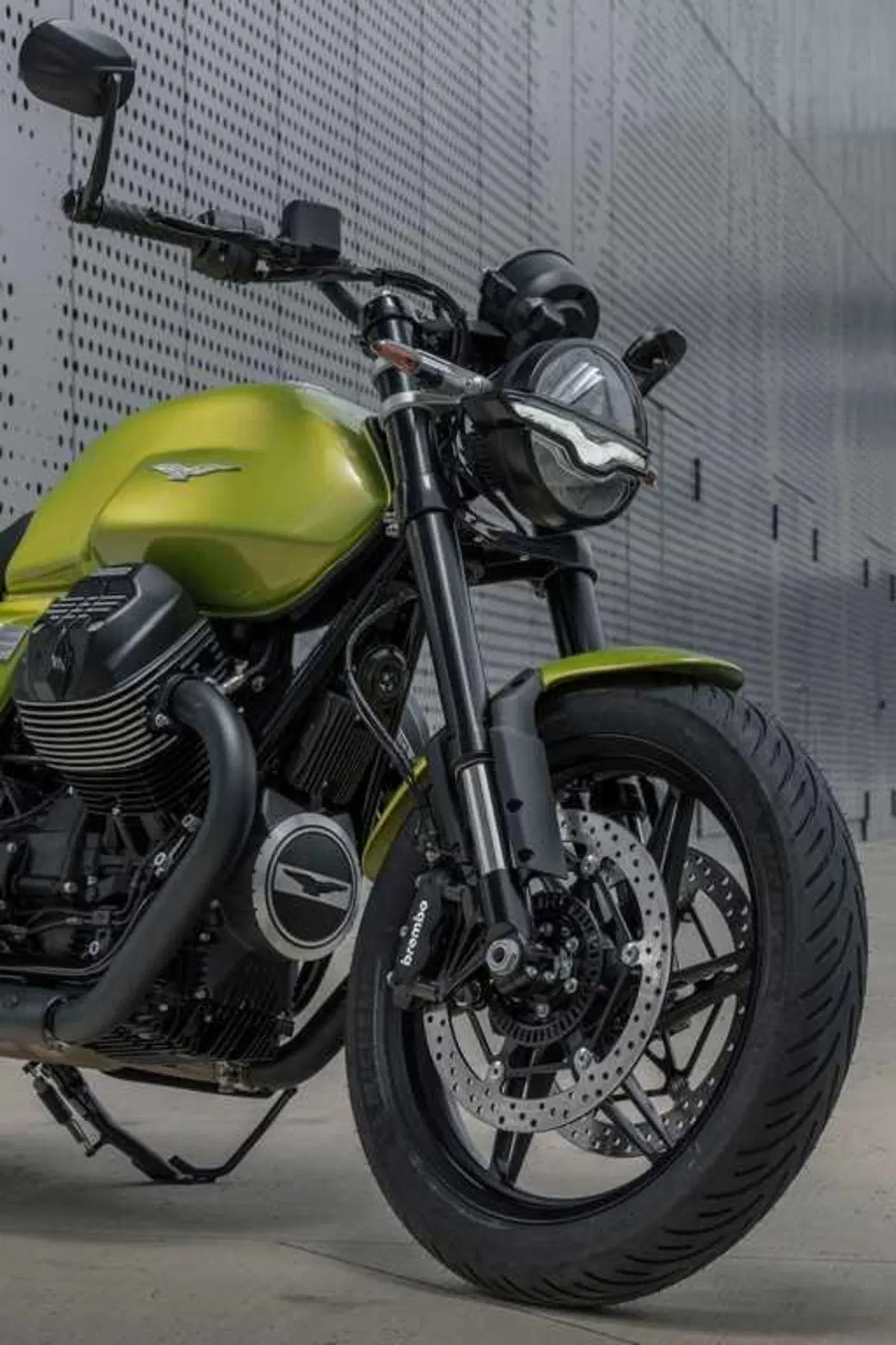 Più tecnologica e moderna: ecco la nuova Moto Guzzi V7 presentata a EICMA (12)