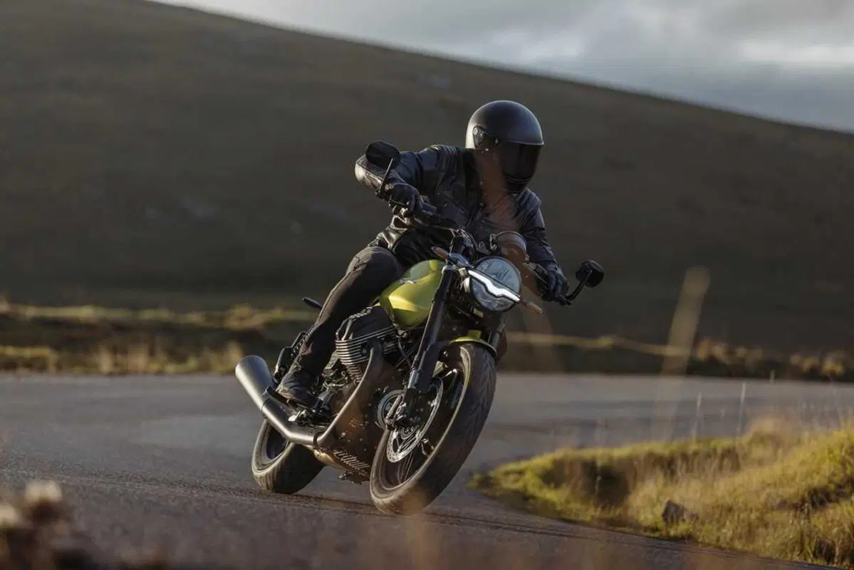 Più tecnologica e moderna: ecco la nuova Moto Guzzi V7 presentata a EICMA