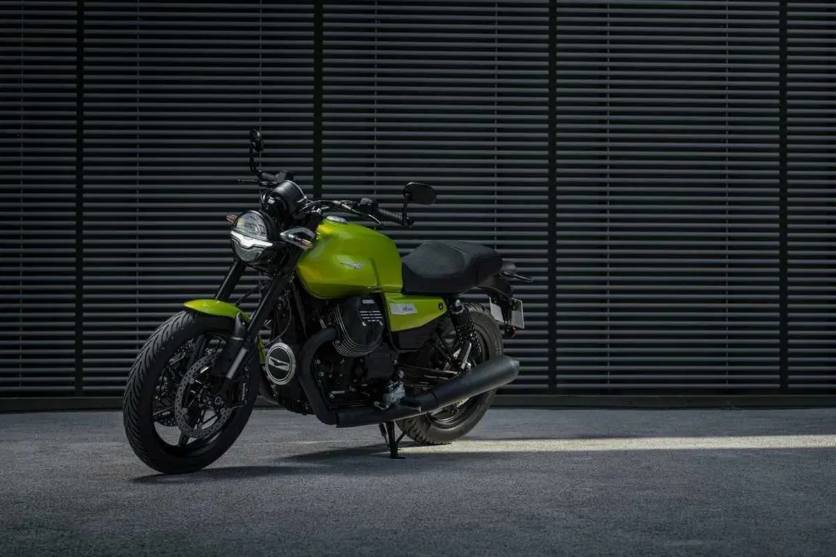 Più tecnologica e moderna: ecco la nuova Moto Guzzi V7 presentata a EICMA (3)