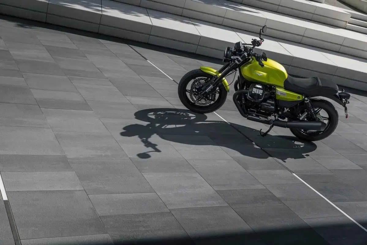 Più tecnologica e moderna: ecco la nuova Moto Guzzi V7 presentata a EICMA (4)