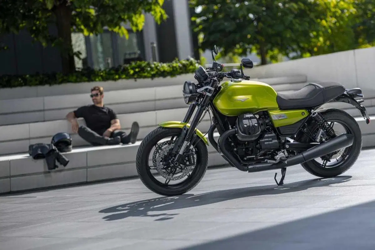 Più tecnologica e moderna: ecco la nuova Moto Guzzi V7 presentata a EICMA (5)