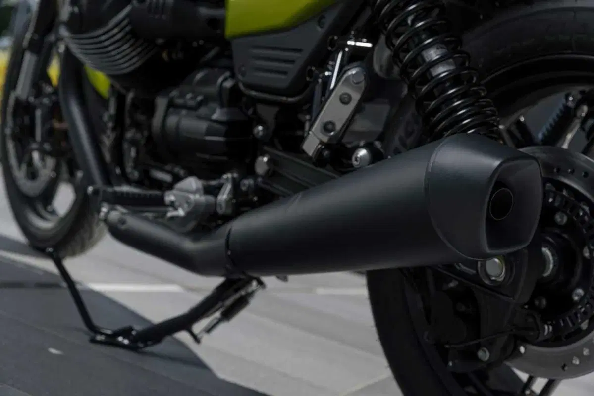 Più tecnologica e moderna: ecco la nuova Moto Guzzi V7 presentata a EICMA (6)