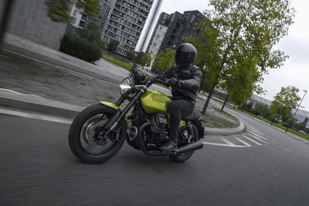 Più tecnologica e moderna: ecco la nuova Moto Guzzi V7 presentata a EICMA (8)