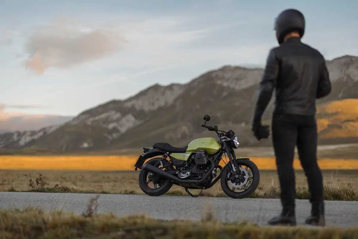 Più tecnologica e moderna: ecco la nuova Moto Guzzi V7 presentata a EICMA (9)