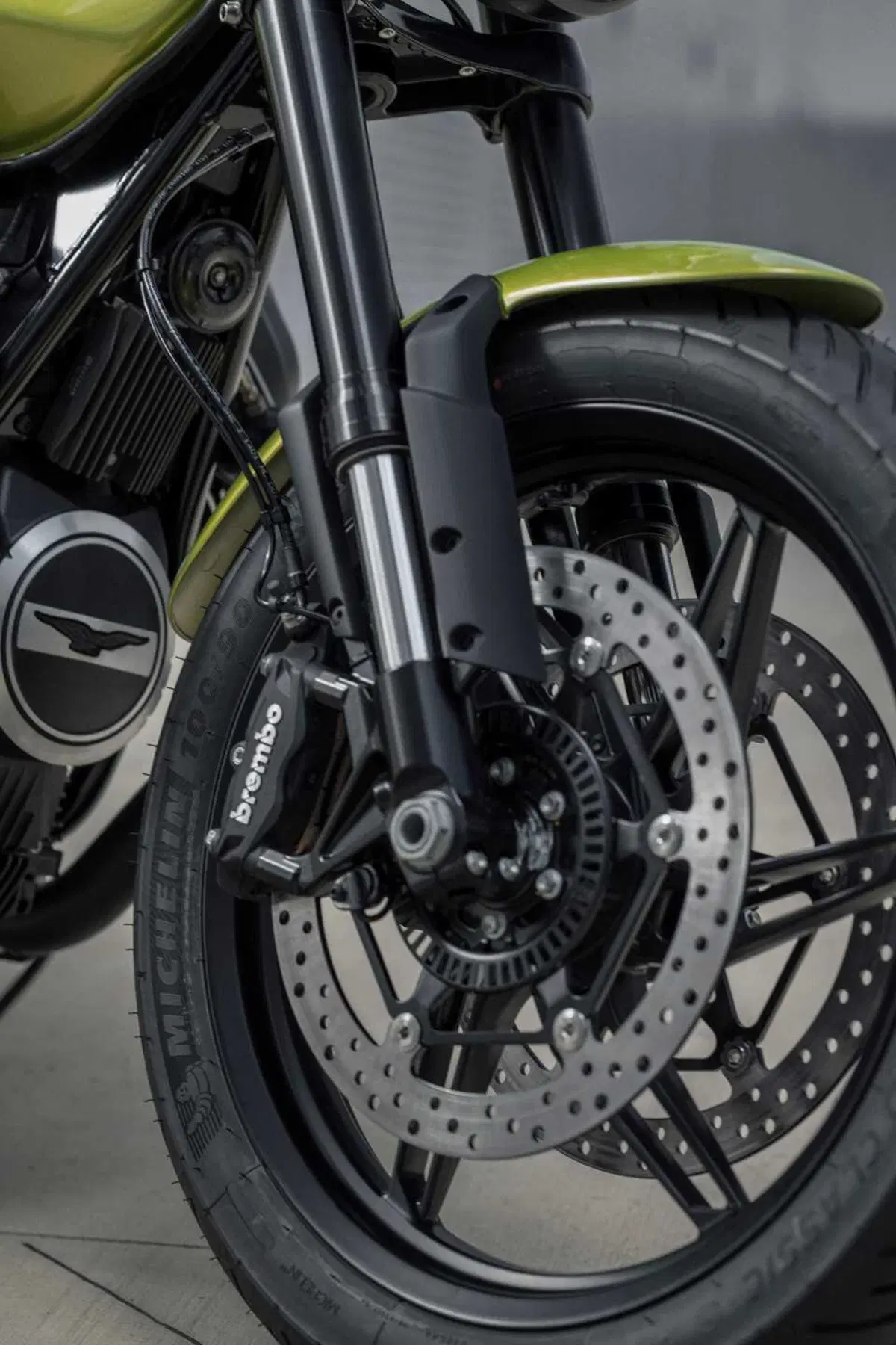 Più tecnologica e moderna: ecco la nuova Moto Guzzi V7 presentata a EICMA (10)