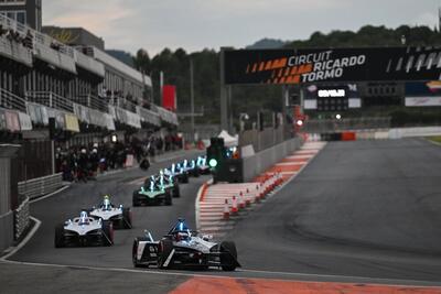 Alluvione Valencia, la Formula E ha deciso di spostare i test pre-stagionali. Anche la MotoGP cambia location