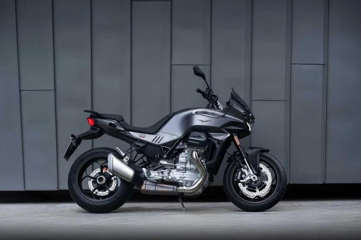 Moto Guzzi a EICMA con la rinnovata gamma V100 Mandello (e la versione speciale Wind Tunnel!) (4)