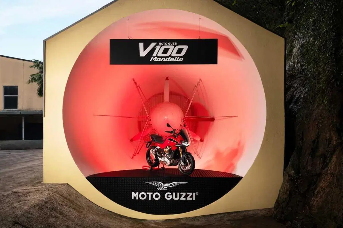 Moto Guzzi a EICMA con la rinnovata gamma V100 Mandello (e la versione speciale Wind Tunnel!) (2)