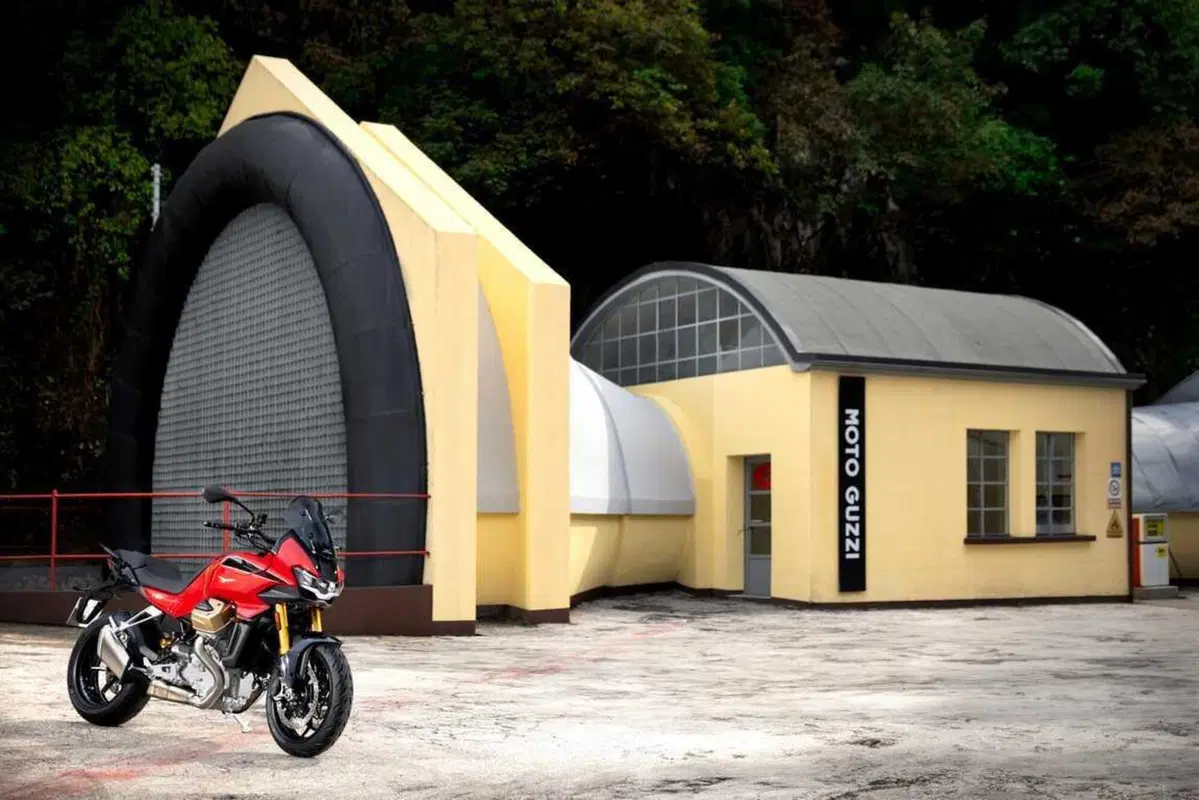 Moto Guzzi a EICMA con la rinnovata gamma V100 Mandello (e la versione speciale Wind Tunnel!) (3)