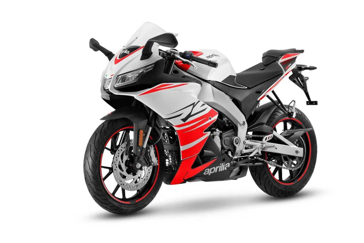 A EICMA i nuovi allestimenti delle Aprilia RS 125 e Tuono 125 (2)