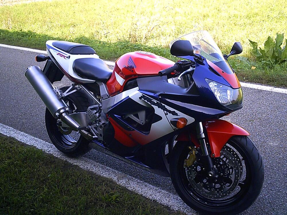 Honda CBR 900 RR Fireblade (2000 - 01) (4)