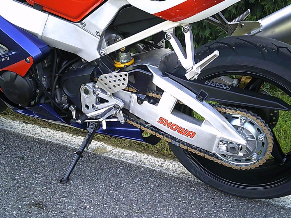 Honda CBR 900 RR Fireblade (2000 - 01) (5)