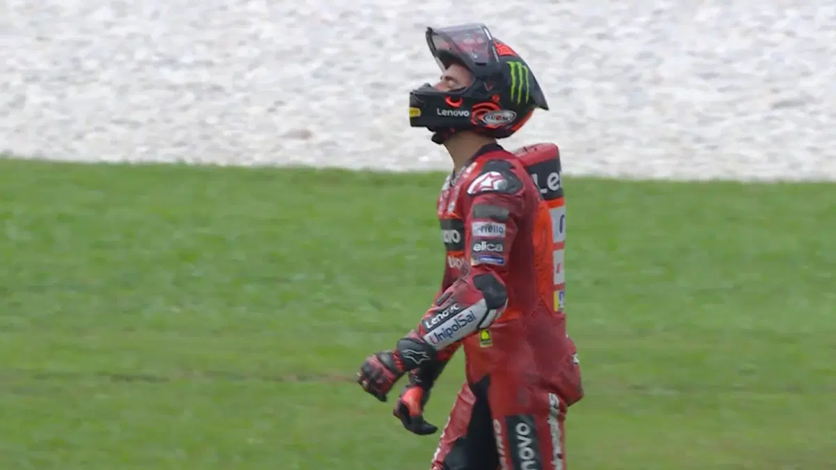 La caduta di Bagnaia nella Sprint della Malesia [GALLERY] (6)