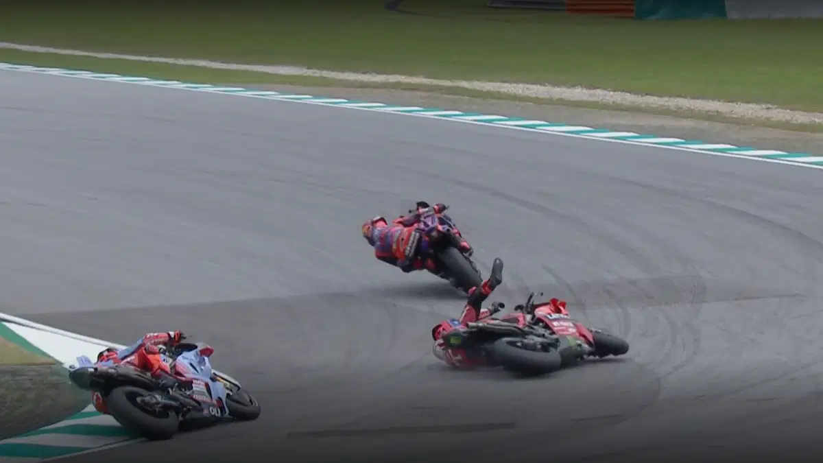La caduta di Bagnaia nella Sprint della Malesia [GALLERY] (13)