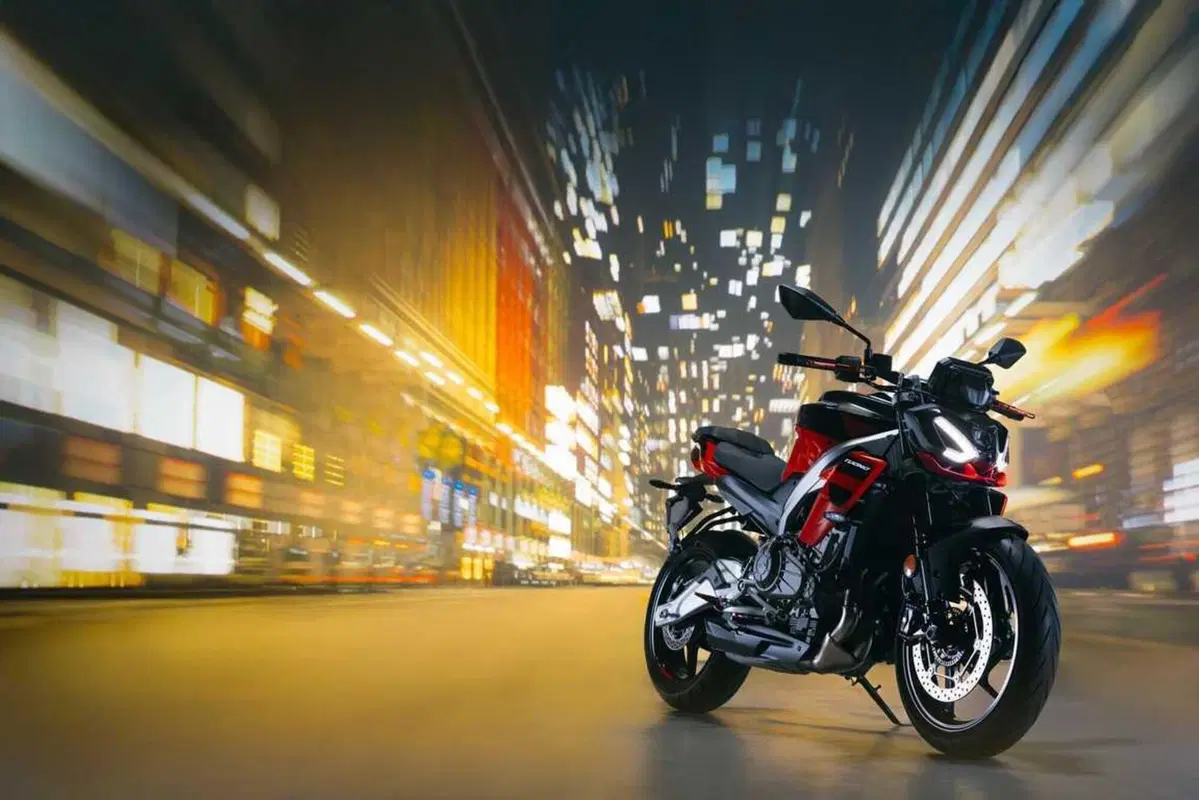 Debutta a EICMA l'attesissima Aprilia Tuono 457