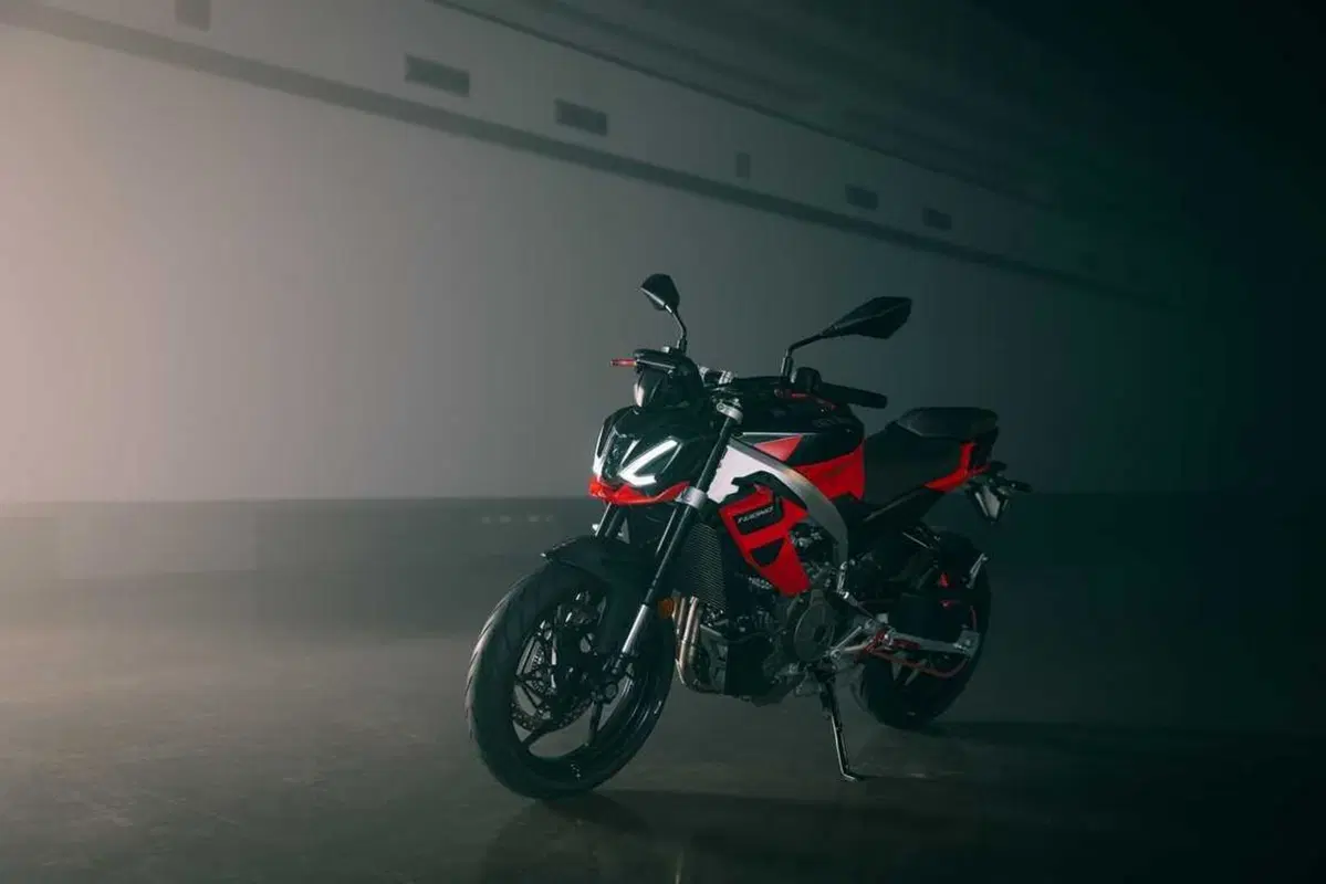 Debutta a EICMA l'attesissima Aprilia Tuono 457 (6)