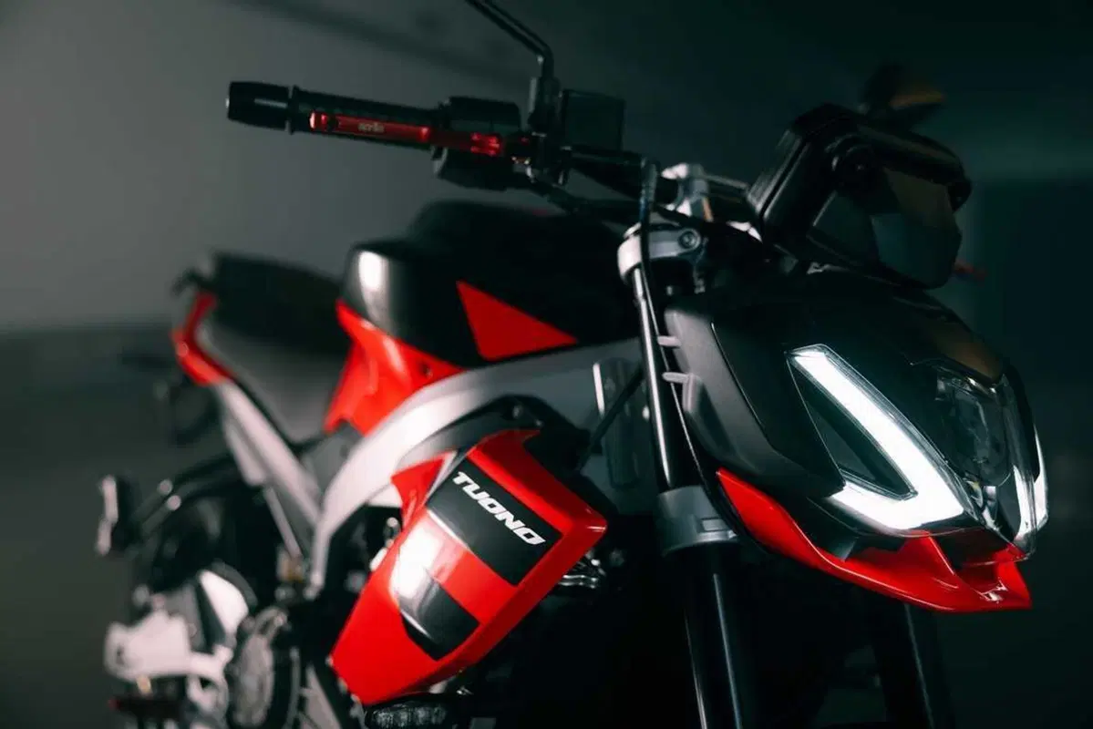 Debutta a EICMA l'attesissima Aprilia Tuono 457 (8)