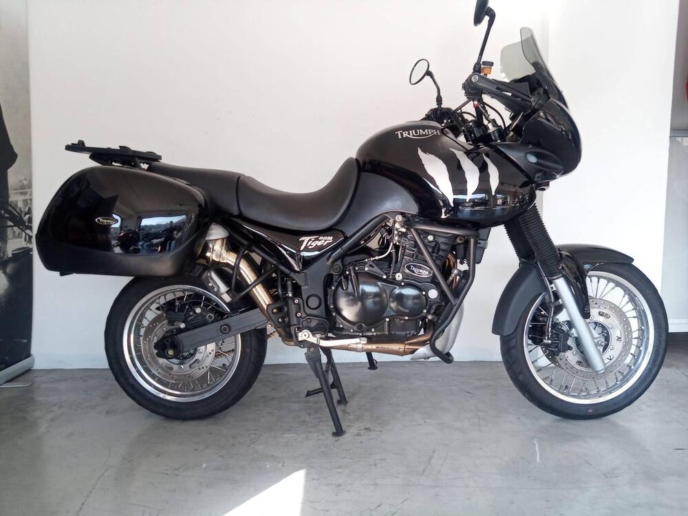 Triumph Tiger 900