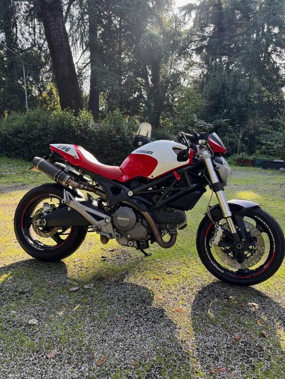 Ducati Monster 696 Plus (2007 - 14) (2)