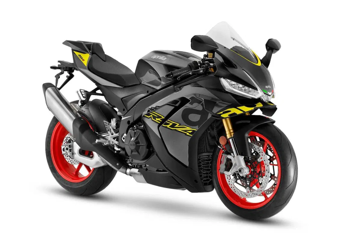 Aprilia a EICMA con le nuove RSV4 e RSV4 Factory: aria da Moto GP!
