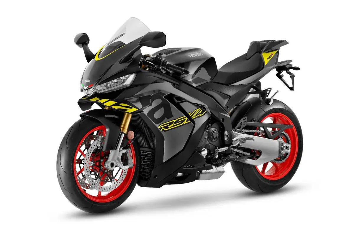 Aprilia a EICMA con le nuove RSV4 e RSV4 Factory: aria da Moto GP! (2)