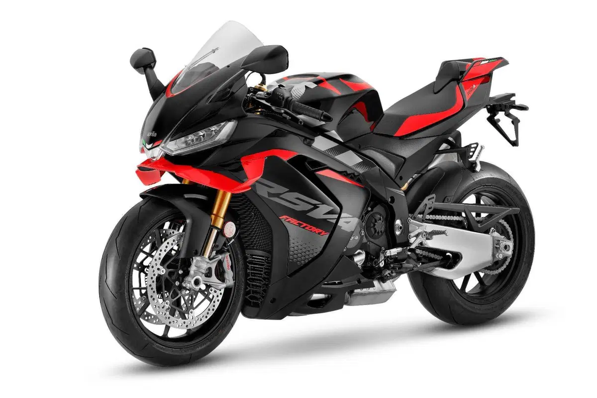 Aprilia a EICMA con le nuove RSV4 e RSV4 Factory: aria da Moto GP! (5)