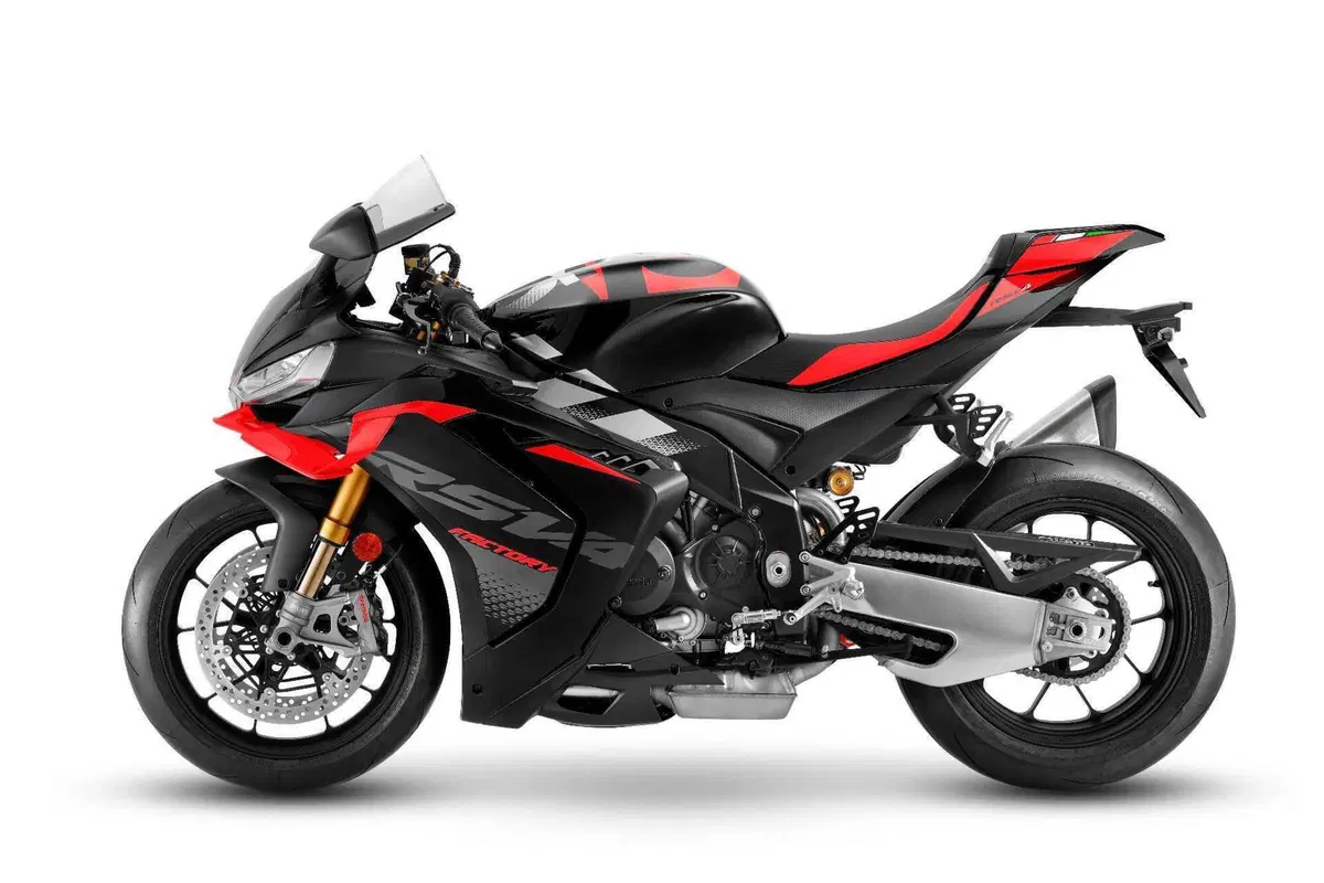 Aprilia a EICMA con le nuove RSV4 e RSV4 Factory: aria da Moto GP! (4)