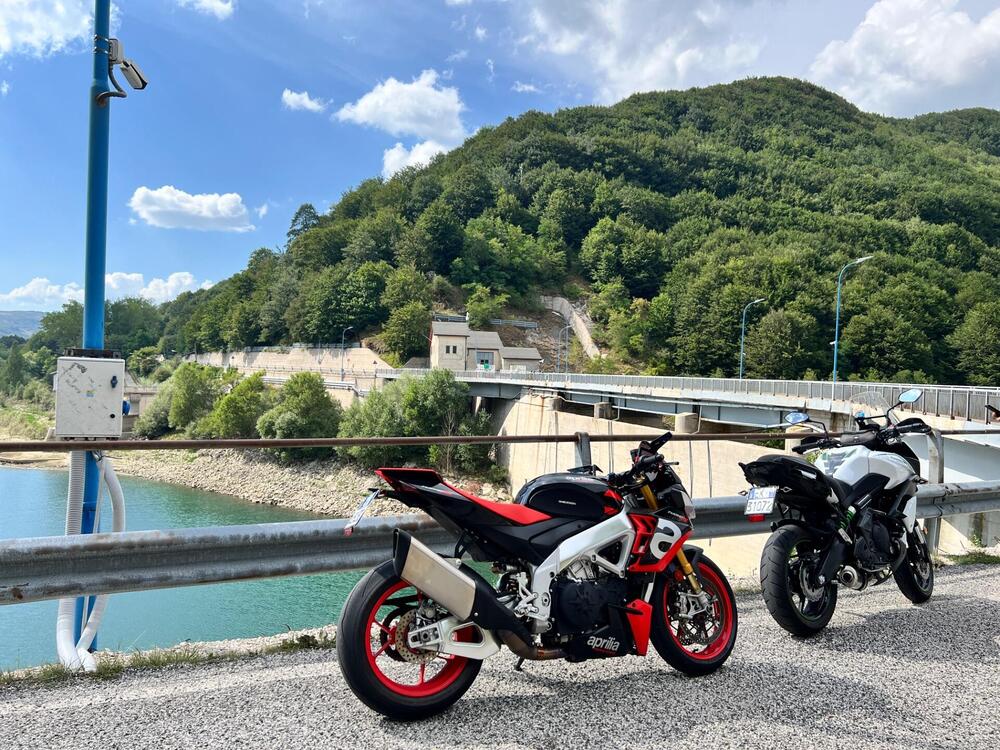 Aprilia Tuono 1100 V4 Factory (2021 - 24) (2)